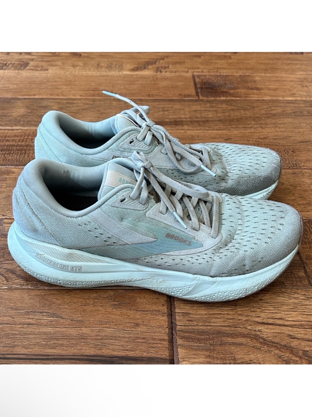 Brooks Adrenaline GTS 24 Cushioned Running Shoes Light Blue Gray Womens Size 9